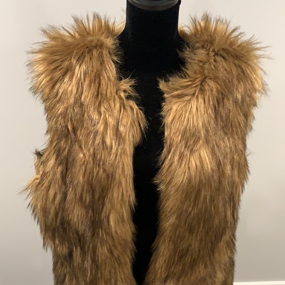 Brown Furrry Vest! π» - Picture 2 of 6
